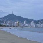 Acapulco cierra puerto y activa refugios por huracán Polo